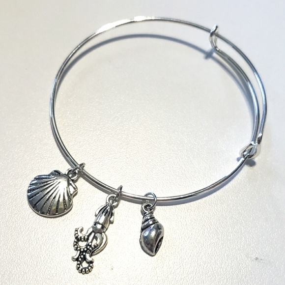 Hand Crafted Jewelry - Squid Seashell Charm Bangle Bracelet